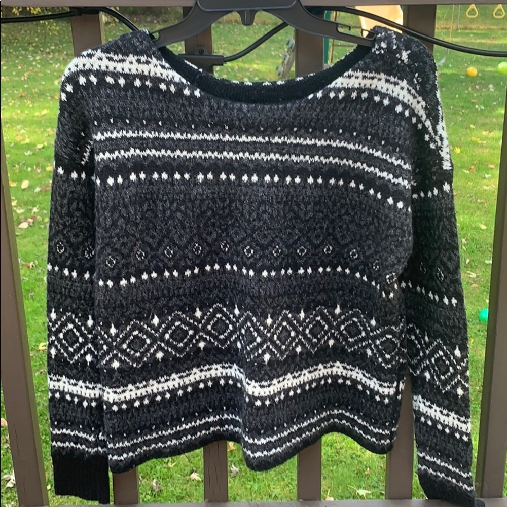 American Eagle Black&White Tribal Print Sweater